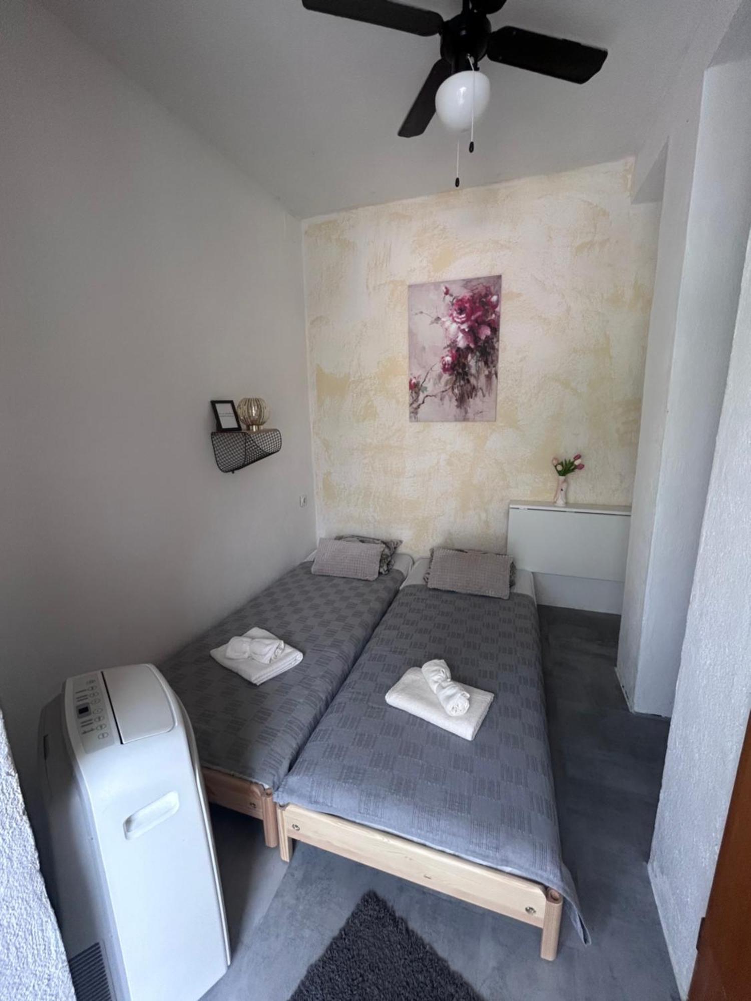 Hotel Soba Za Odmor P&E à Kaštel Štafilić Extérieur photo