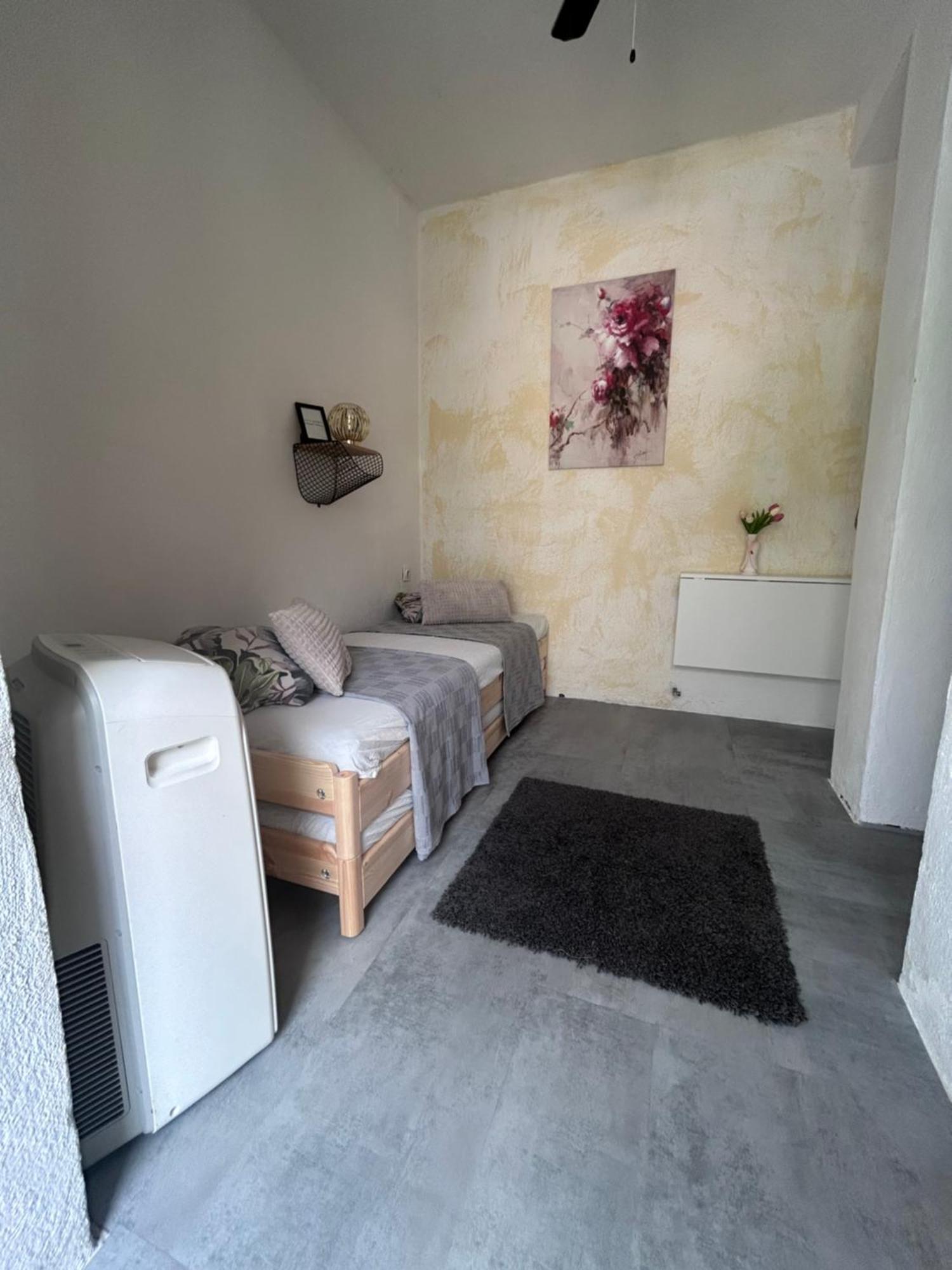 Hotel Soba Za Odmor P&E à Kaštel Štafilić Extérieur photo